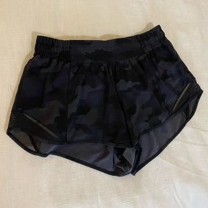 lululemon hotty hot shorts- black camo